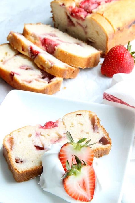 Take a classic pound cake and add summer strawberries to it to make a delicious moist cake! This Strawberry Sour Cream Pound cake will not disappoint! | The Bitter Side of Sweet Sour Cream Pound Cake Recipe, Cream Pound Cake Recipe, Classic Pound Cake, Valentine Dessert, Valentines Recipes Desserts, Strawberry Bread, Sour Cream Pound Cake, Low Carb Cheesecake, Tasty Dessert