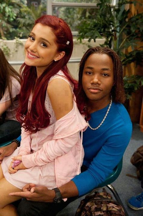 Andre Victorious, Cat Victorious, Andre Harris, Cat Valentine Outfits, Victorious Cat, Leon Thomas, Victorious Nickelodeon, Ariana Grande Victorious, Icarly And Victorious