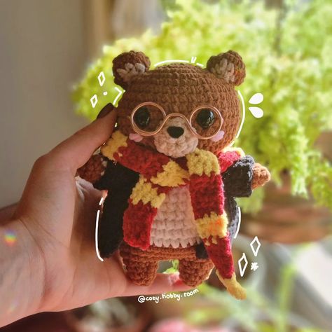 How cute is this little bear?? Ever since I first saw the pattern for this little wizard bear I just KNEW I had to use it! 🐻✨ I'm actually not a Gryphindor but I really like how the colors look so here we are! I'm actually a Hufflepuff (not surprising at all) 🦡🌼 What's your house? Let me know in the comments! Pattern by @rin.meow21 . . . . . #crochet #crochetanimal#crochetofinstagram #amigurumi #crochetaddict #crochetbegginer #crochetbear #harrypotter #yarnlovers Hufflepuff Crochet, Cute Hufflepuff, Harry Potter Cat, Crochet Plushies, Hobby Room, Crochet Bear, Little Bear, Crochet Cat, Crochet Animals