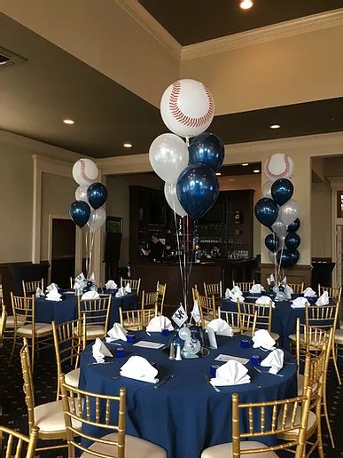 Baseball Theme Centerpieces Diy, Sports Banquet Balloons, Mets Party Ideas, Elegant Baseball Theme Party, Sport Theme Centerpieces, Dodger Theme Centerpieces, Baseball Theme Centerpiece Ideas, Baseball Centerpiece Ideas Banquet, Baseball Balloon Centerpieces