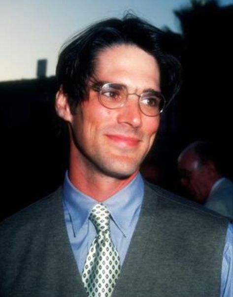 Thomas Gibson 90s, Young Thomas Gibson, Aaron Hotchner Edit, Matthew Gray Gubler Side Profile, Aaron Hotchner Wattpad, Aaron Hotchner Gif, Aaron Hotchner Smile, Aaron Hotchner, Famous Babies