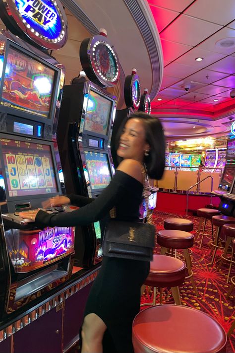 Casino Astethic Outfits, Casino Picture Ideas, Casino Aesthetic Outfit, Casino Night Outfit, Aesthetic Asian Girl, Casino Aesthetic, Laughing Pictures, Birthday Extravaganza, Aesthetic Asian