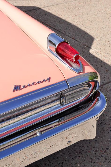 Mercury Monterey, Old Vintage Cars, Rocket Man, Auto Retro, Cars Vintage, Car Inspiration, Best Classic Cars, Ford Classic Cars, Pink Car