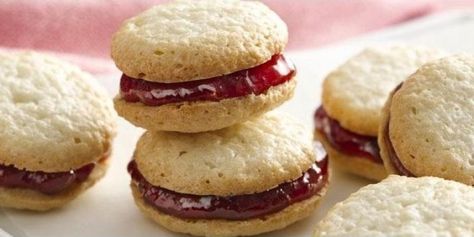 The perfect combination of sugar and crunch to satisfy your munchie craving! Almond Macarons, French Cookies, Jelly Cookies, Jam Cookies, Raspberry Filling, Vanilla Cookies, Sandwich Cookies, Gluten Free Cookies, Almond Flour