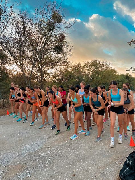 Cross Country Aesthetic Fall, Road Running Aesthetic, Cross Country Outfits, Summer Running Aesthetic, Xc Season, Cross Country Aesthetic, Cross Country Running Pictures, Xc Aesthetic, Cross Country Motivation