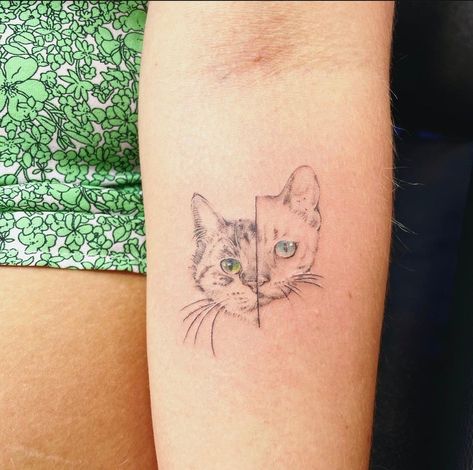 😸 Happy #CatTatThursday! 😸 Wow! Love the expurressive eyes! Today’s purrfect cattoo courtesy of @tattooist_yujeong. 😍 #cattattoo #cattooswewant Tabby Cat Tattoo, Brown Tabby Cat, Brown Tabby, Cat Tat, Cat Tattoos, Cat Tattoo, Tabby Cat, Tatting, Tattoos