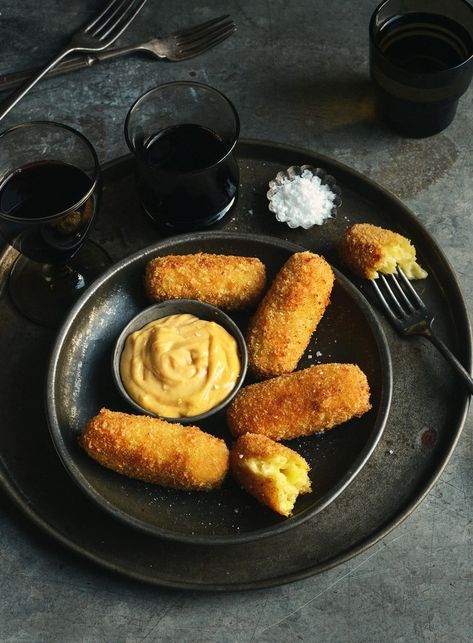 Cauliflower Croquettes - Dish Croquettes Recipe, Canapes Recipes, Kitchen Photography, Photography Dark, Aioli Recipe, Winter Dishes, Small Food Processor, Artisan Food, Food Magazine