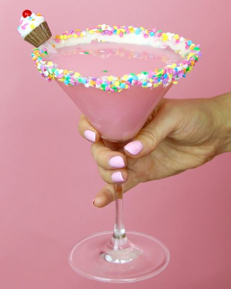 {VIDEO} Cupcake Cocktails & Mocktails: Funfetti Martini, Mimosa & Shots Mimosa Shots, Cupcake Cocktails, Cake Batter Martini, Cake Vodka, Watermelon Cooler, White Chocolate Liqueur, Beverage Ideas, Rimmed Glasses, Lemon Sorbet