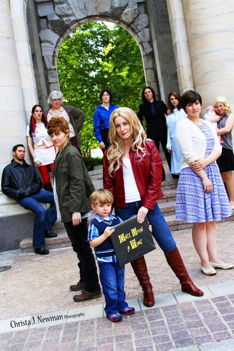 OUAT Cosplay Group Cosplay, Epic Cosplay, Disney Cosplay, Cosplay Tips, Amazing Cosplay, Cute Costumes, Best Cosplay, Cosplay Outfits, Halloween Cosplay