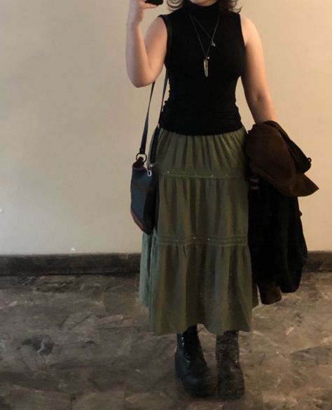 Nonbinary Skirt Outfits, Summer Outfit Alternative, Long Skirt Alternative Outfits, Grunge Maxi Skirt Outfits, Modest Outfits Fall, Summer Outfits Alternative, Summer Alternative Outfits, Maxi Skirt Outfit Fall, Fall Modest Outfits