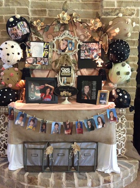 Graduation Head Table Ideas, Senior Tables, Table Setup Ideas, Head Table Ideas, Senior Table, Windmill House, Graduation Table, Graduation Party Table, Display Tables