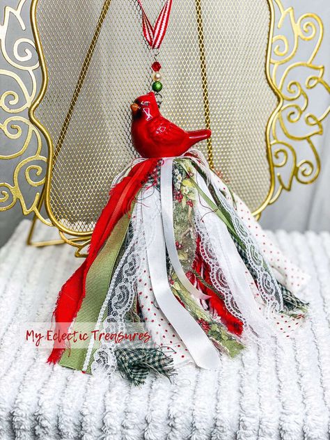 a cardinal salt shaker tassel made by My Eclectic Treasures Salt Shaker Tassels, Tassel Diy, Fabric Tassels, Tassels Tutorials, Tassel Ornament, Tassel Crafts, Salt Shakers, Spring Things, Tassel Bookmark