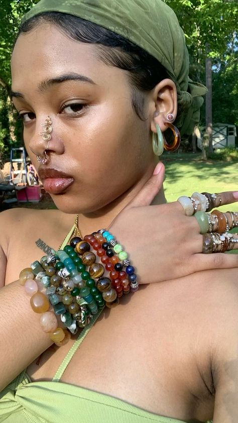 Neosoul Aesthetic, Earthy Jewelry Aesthetic, Earthy Girl, Terrible Tattoos, Spiritual Fashion, Earthy Aesthetic, Crystal Bead Jewelry, Earthy Style, Earthy Jewelry