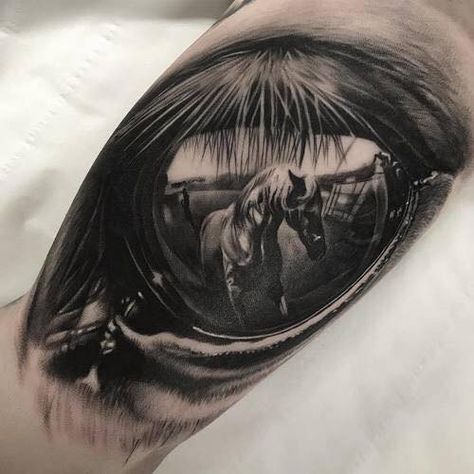 Horse Instagram, Reflection Tattoo, Eye Reflection, Heart Tattoos With Names, Rabe Tattoo, Tattoo Words, Horse Shoe Tattoo, Horse Tattoo Design, Cowgirl Tattoos