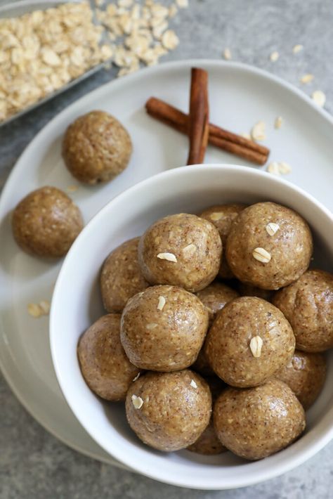 Snickerdoodle Oat Bliss Balls - Flora & Vino Oat Balls, Oats Protein, Oatmeal Balls, Clean Snacks, Oatmeal Cookies Chewy, Bliss Balls, Protein Balls, Protein Ball, High Protein Low Carb