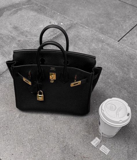 @je.suis.lou / Hermes Birkin / bag / black Black Birkin Bag, Black Birkin, Birkin Sellier, Hermes Birkin Bag, Dior Jewelry, What In My Bag, Birkin 25, Bvlgari Bags, Celine Bag