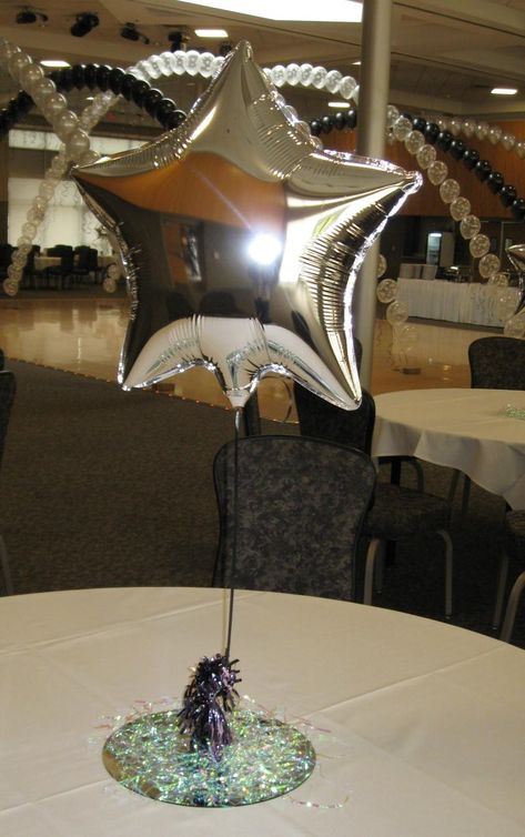 Star Balloon Centerpieces, Simple Centerpiece, Graduation Table Decorations, Star Balloons, Graduation Tables, High School Graduation Party, Simple Centerpieces, Balloon Centerpieces, Tiny Prints