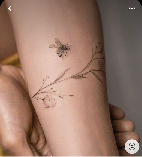 Bee And Flower Tattoo, Arm Wrap Tattoo, Wrap Around Wrist Tattoos, Classy Tattoos For Women, Delicate Tattoos For Women, Wrap Around Tattoo, Around Arm Tattoo, Body Tattoo Design, Bee And Flower