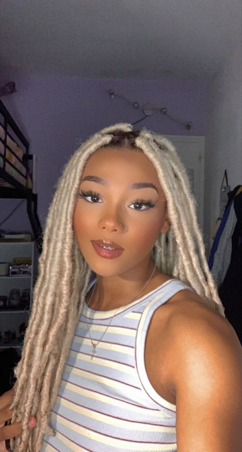 Long Blonde Locs, Blonde Faux Locs Black Women, Blonde Faux Locs, Faux Locs Blonde, White Braids, Girl With Pigtails, Afro Braids, Color Rubio, Braid Inspiration