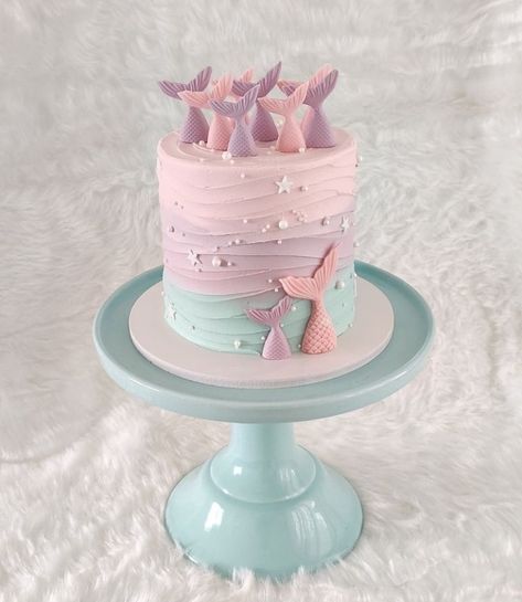 Mermaid Theme Birthday Cake Simple, Minimalist Mermaid Cake, Mermaid Birthday Cake 2 Tier, Small Mermaid Cake Birthday, Mermaid Ombre Cake, White Mermaid Cake, Hello Kitty Mermaid Cake, Mini Mermaid Cake, Mermaid Cake Ideas Easy