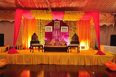 pink and gold Mehndi Theme, Quince Ideas, Yellow Wedding, Indian Wedding Decorations, Wedding Stage, Pink And Yellow, Themed Party, Quince, Wedding Inspo