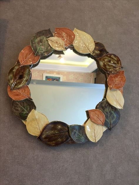 Wall mirror ideas Mirror Clay Art, Wall Mirror Ideas, Painted Mirror Art, Wall Mirror Decor, Cuadros Diy, Wall Art Diy Paint, Lippan Art, Mirror Crafts, Designing Ideas