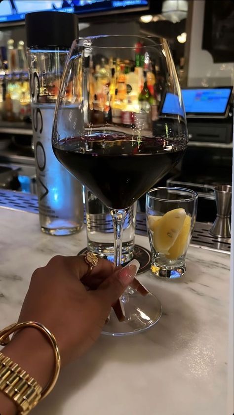 Restaurant Pics, Black Femininity Aesthetic, Board Themes, Faceless Pics, Black Girls Luxury Lifestyle, Femininity Aesthetic, Faceless Content, Pretty Alcoholic Drinks, Faceless Marketing