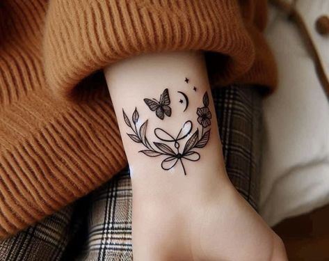 Mandala Tattoo Sleeve Women, Girly Hand Tattoos, Girly Aesthetics, Hand Tattoo Ideas, Cool Wrist Tattoos, Tattoos For Girls, Small Pretty Tattoos, Writing Tattoos, Petite Tattoos