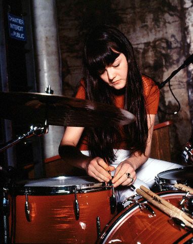 Meg White, The White Stripes. The White Stripes Band, Stripes Aesthetic, White Stripes Band, Drums Girl, Megan White, Drummer Girl, Martha White, Female Drummer, Meg White