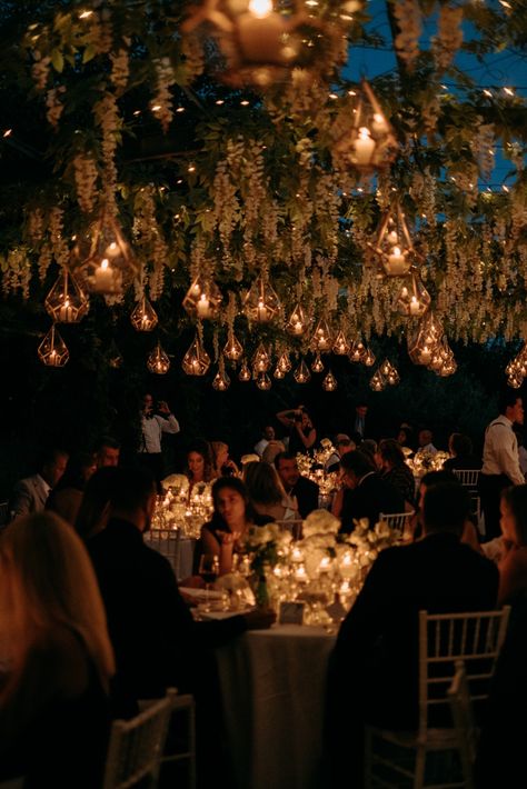 Aesthetic Wedding Venues Forest, Outside Wedding Aesthetic, Twilight Wedding Aesthetic Reception, Twilight Forest Wedding, Wedding Twilight Inspired, Twilight Style Wedding, Twilight Wedding Ideas, Vintage Outside Wedding, Twilight Theme Wedding