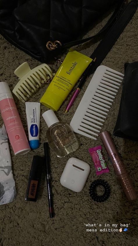 Skin Care Products Snap, Skincare Snap, Fake Snap Ideas, Aesthetic Snap Ideas, Skin Care Snapchat, Fake Snap Pics, Parfum Victoria's Secret, What's In My Bag, Snap Streak Ideas Easy