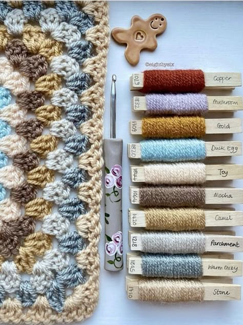 Color Combinations Crochet, Temperature Embroidery, Yarn Palette, Crochet Blanket Colors, Yarn Color Combinations, Crochet Classes, Winter Color Palette, Colour Theory, Colour Combos