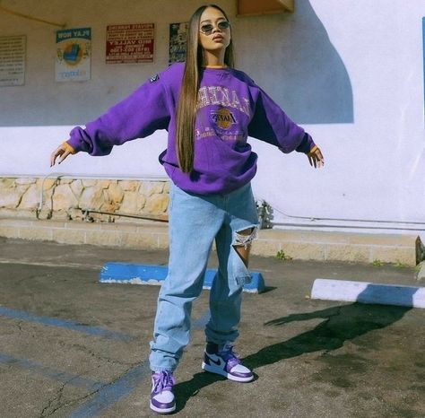 Black Women Business Attire, Dunks Outfit Woman, Outfit Ideas Skirt, Dunk Outfit, Streetwear Lookbook, Jordan 1 Outfit Women, Purple Streetwear, Skirt Outfits Summer, Outfits Skirt