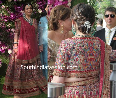 Nita Ambani look for her son Akash's wedding.  The necklace, earrings and hair ornament is by Viren Bhagat.  Photo from Southindiafashion.com Nita Ambani Blouse Designs, Ambani Lehenga, Akash Ambani Wedding, Nita Ambani Jewellery, Viren Bhagat Jewellery, Viren Bhagat, Emerald Necklace Set, Akash Ambani, Ambani Family