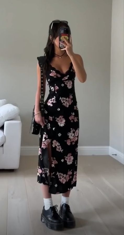 hope.cee Floral Dress Alternative Outfit, Modest But Stylish Outfits, Outfit Inspo Feminine, Hope Cee Outfits, Sun Dress Aesthetic, Converse With A Dress, Outfit Ideas Feminine, Capris Outfits, Artist Outfit Style