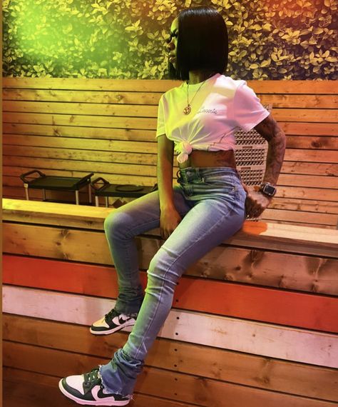 Low Dunks Outfit, Stacked Denim Jeans, Nike Dunk Outfit, Dunks Outfit Woman, Girls Outfit Ideas, Dunk Outfits, Stacked Denim, Nike Dunks Low, Dunk Outfit