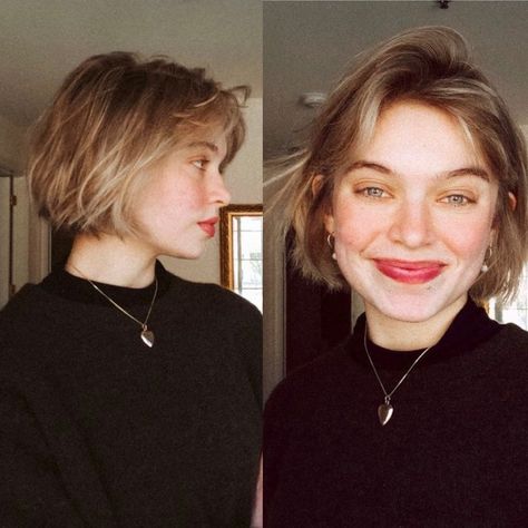 Soft Jawline Short Hair, Strawberry Blonde Choppy Bob, Tavi Gevinson Hair, Short Hair For Long Neck, Short Bob Thinning Hair, French Bob Haircut 2023, Cute Chin Length Haircut, Short Bob Hairstyles No Bangs, Feminine Short Haircuts Round Faces