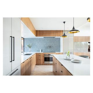 Crestridge - Midcentury - Kitchen - Los Angeles - by Colega Architects | Houzz Geometric Tile Backsplash, Architectural Kitchen, Modern Kitchen Backsplash, Mcm Kitchen, Blue Backsplash, Flat Panel Cabinets, Unique Tile, Mid Century Modern Kitchen, Wood Kitchen Cabinets