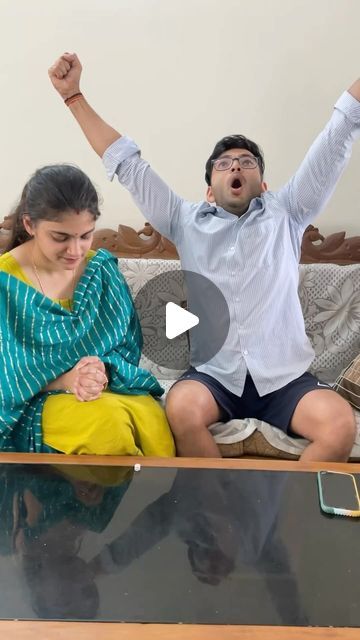 Husband Wife Funny Videos, Very Funny Gif, Jokes Videos, Comedy Jokes, Wife Jokes, Life Video, Funny Comedy, Married Life, Love And Marriage