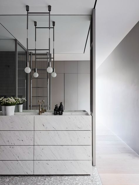 est-living-where-architects-live-madeleine-blanchfield-15 Australian Interior, Interior Design Awards, Workplace Design, Installation Design, Dining Table Marble, Vanity Unit, Australian Homes, House Bathroom, Cheap Decor