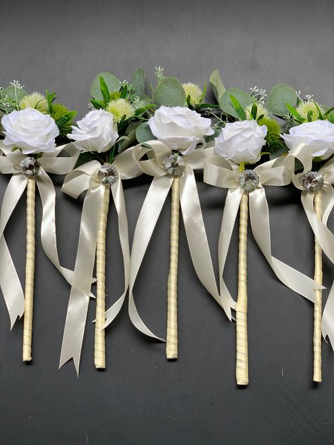 Unique Bridesmaids Bouquets, Single Rose Bridesmaid Bouquet, Flower Wands, Diy Bridesmaid Bouquet, Rose Bridesmaid Bouquet, Single Roses, Classy Glasses, Flower Girl Wand, Wedding Accesories