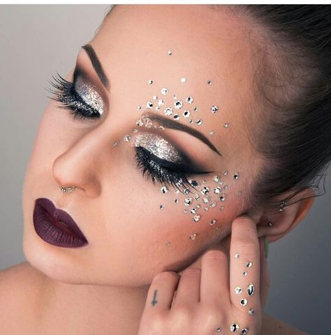 Silver bejeweled eye Dance Competition Makeup, Silver Glitter Makeup, Burlesque Makeup, Silver Glitter Eye Makeup, Taylor Swift Makeup, Competition Makeup, Futuristic Makeup, Nye Makeup, Festival Makeup Glitter