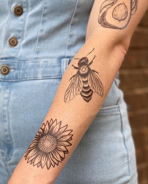 TEMPORARY TATTOOS (@naturetats) • Instagram photos and videos Sunflower Tattoo Sleeve, Hippie Tattoo, Small Heart Tattoos, Wildflower Tattoo, Floral Tattoo Sleeve, Bee Tattoo, Sunflower Tattoo, Nature Tattoos, Heart Tattoo