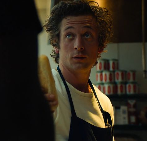 Carmy Berzatto Halloween Costume, Carmen Berzatto Icon, Carmy Berzatto Icon, Carmy Berzatto Edit, Jeremy Allen White Vanity Fair, The Bear Jeremy Allen White, Lip Gallagher, Pleasing People, Allen White