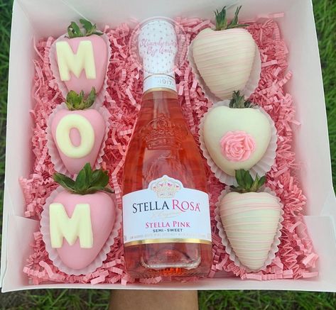 Mother’s Day Strawberry Boxes, Mothers Day Strawberries Boxes, Mother’s Day Strawberries, Mom Strawberries, Mother’s Day Treats, Strawberry Business, Mothers Day Chocolates, Mothers Day Desserts, Strawberry Decor