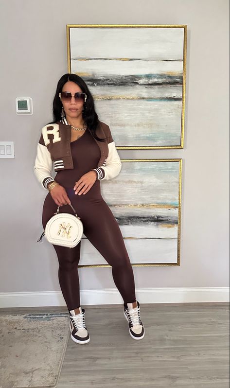 Jumpsuit Outfit Ideas Black Women, Full Body Suit Outfits One Piece, Bodycon Jumpsuit Outfit With Sneakers, Jumpsuit Concert Outfit, Long Bodysuit Outfit, Catsuit Outfit Jumpsuits, Jumpsuit Outfit Black Women, Full Body Suit Outfits, Jumpsuit With Sneakers