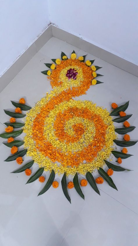 Flower Rangoli Designs Diwali, Corner Rangoli Designs, Diwali Flower Rangoli, Flowers Rangoli Designs, Diwali Decoration Lights, Flower Rangoli Designs, Simple Flower Rangoli, Rangoli Designs Simple Diwali, Diwali Decorations At Home