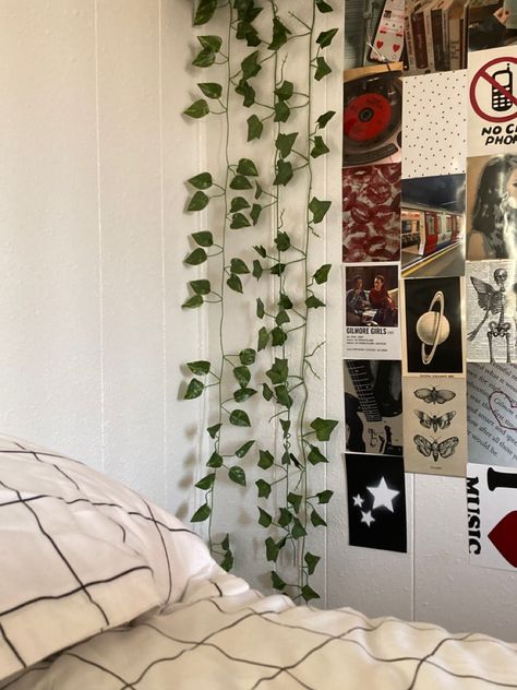 Fake Veins Room Decor Aesthetic, Downtown Bed, Cute Bed Sheets, Bed Inspo, Cute Bed, Photoshop Landscape, Pinterest Room, Downtown Aesthetic, Christmas 2025