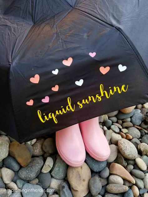 Put Vinyl on an Umbrella Personalized Umbrella, Umbrella Craft, Travel Journal Cover, Leather Travel Journal, Paper Wall Hanging, Wall Hanging Crafts, Iron On Vinyl, Fabric Markers, Pencil Pouch