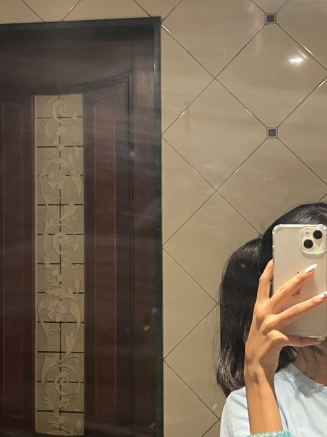 Mirror Selfie Night, People Aesthetic, Beautiful Profile, Mirror Shot, Beautiful Profile Pictures, Self Photography, Drink Photography, Food Drink Photography, 18th Birthday Party